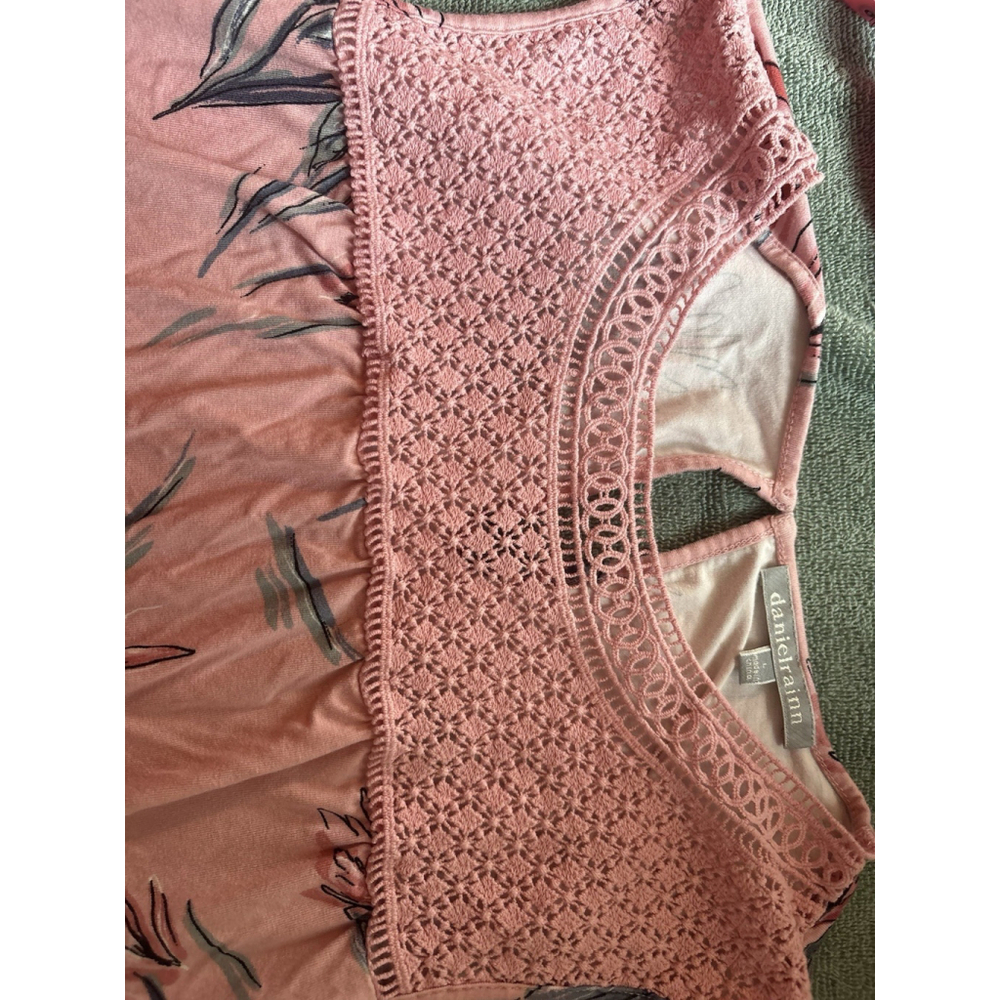 Daniel Rainn Pink Floral Crochet Lace Yoke Tank Top Sleeveless Size L Stitch Fix - Picture 5 of 6